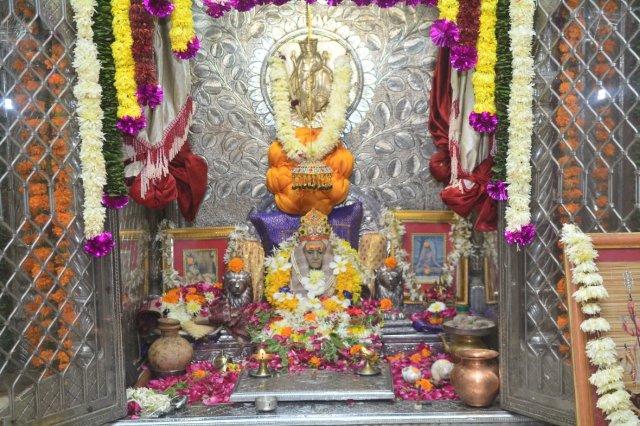 Aarti by Maharaja Samrjitsingh Gaekward